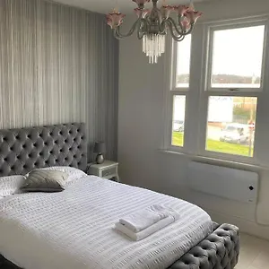 - New York Apartment