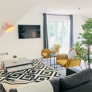 Shield Penthouse Loft - 2 Bedroom Luxe Large Apartment